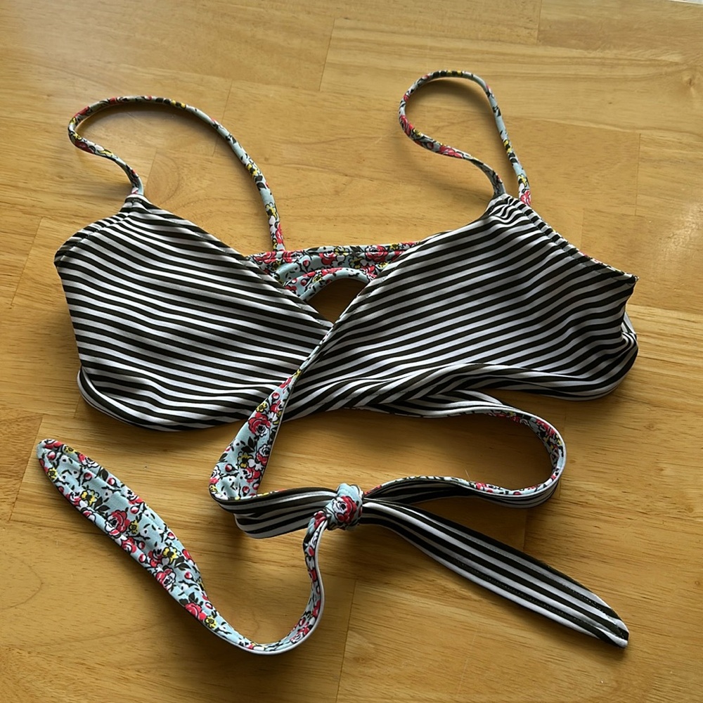 L*Space Women's Chloe Liberty Love Wrap Bikini Top - Picture 4 of 4